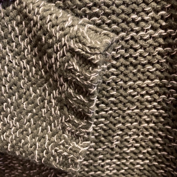 Design Lab Sweater Beautiful Like New - Picture 3 of 8